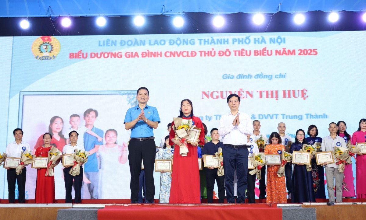 TRỰC TUYẾN: Công đoàn Thủ đô biểu dương gia đình, động viên con công nhân, viên chức, lao động tiêu biểu