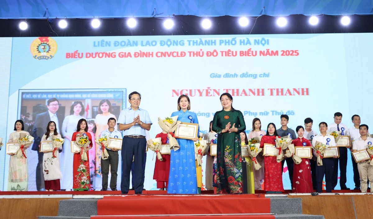 TRỰC TUYẾN: Công đoàn Thủ đô biểu dương gia đình, động viên con công nhân, viên chức, lao động tiêu biểu