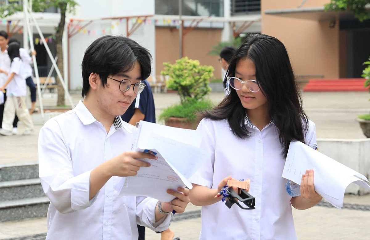 thi-sinh-can-chuan-bi-day-du-giay-to-truoc-ky-thi-vao-lop-10-trung-hoc-pho-thong-cong-lap.-anh-pham-thao.jpg