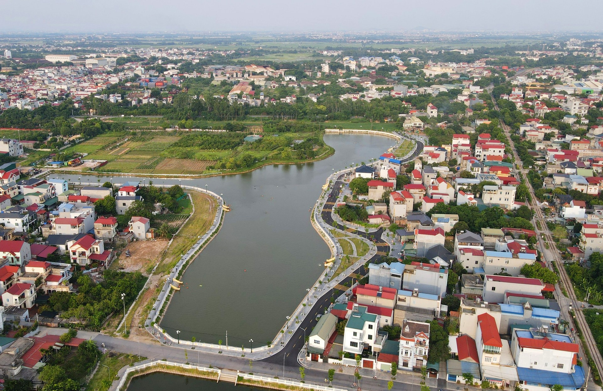 dien-mao-nong-thon-moi-khang-trang-tai-xa-tien-duong-huyen-dong-anh-.-anh-quang-thai.jpg