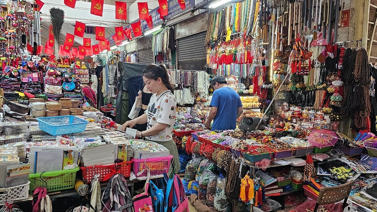 hoat-dong-kinh-doanh-tai-cho-dong-xuan-da-on-dinh.jpg