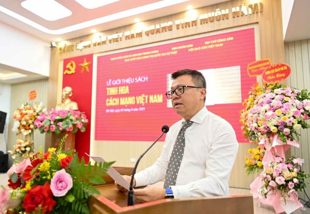 Đồng chí Lê Quốc Minh - Ủy viên Trung ương Đảng - Tổng Biên tập Báo Nhân Dân, Phó Trưởng ban Ban Tuyên giáo và Dân vận Trung ương, Chủ tịch Hội Nhà báo Việt Nam đánh giá cao tính lý luận và thực tiễn của cuốn sách Đồng chí Lê Quốc Minh - Ủy viên Trung ương Đảng - Tổng Biên tập Báo Nhân Dân, Phó Trưởng ban Ban Tuyên giáo và Dân vận Trung ương, Chủ tịch Hội Nhà báo Việt Nam đánh giá cao tính lý luận và thực tiễn của cuốn sách