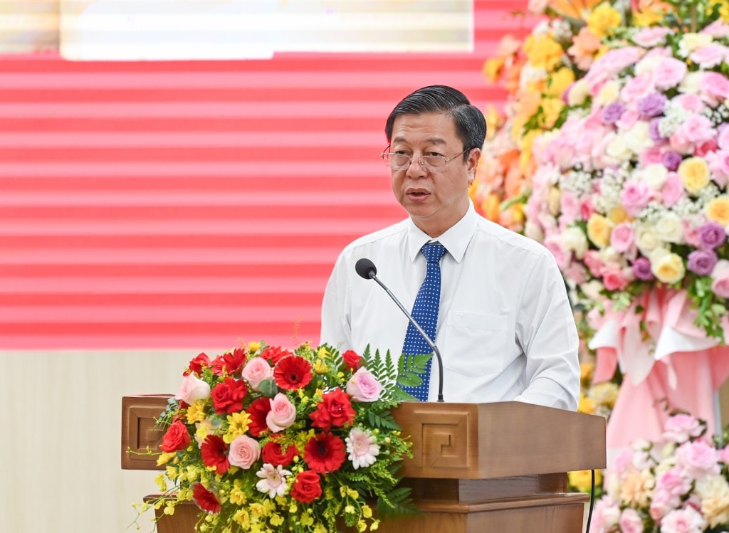 PGS, TS Vũ Trọng Lâm, Giám đốc - Tổng Biên tập Nhà xuất bản Chính trị quốc gia Sự thật phát biểu tại buổi ra mắt sách của nhà báo Hà Đăng PGS, TS Vũ Trọng Lâm, Giám đốc - Tổng Biên tập Nhà xuất bản Chính trị quốc gia Sự thật phát biểu tại buổi ra mắt sách của nhà báo Hà Đăng