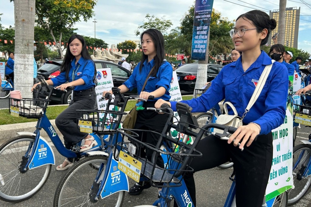 Đoàn viên thanh niên tham gia nhiều hoạt động ý nghĩa nhằm hưởng ứng Tháng hành động vì môi trường (Ảnh Đ.Minh)