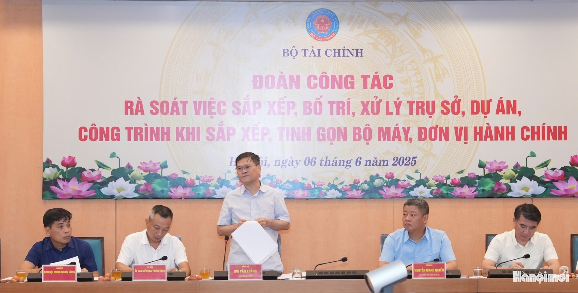 W_toan-canh.jpg