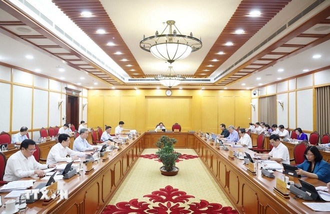 tong-bi-thu-sap-xep-bo-may.jpg