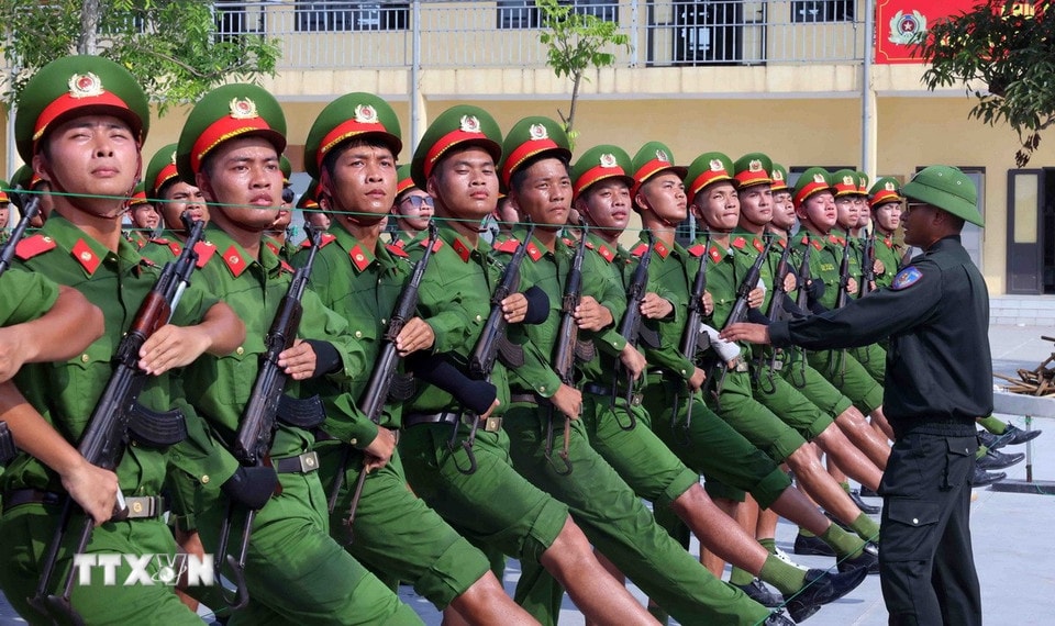 Mỗi ngày, từ 7h sáng đến 17h30 chiều, các khối chiến sỹ công an nhân dân luyện tập theo đúng giáo án huấn luyện nghiêm ngặt. (Ảnh: Phạm Kiên/TTXVN)