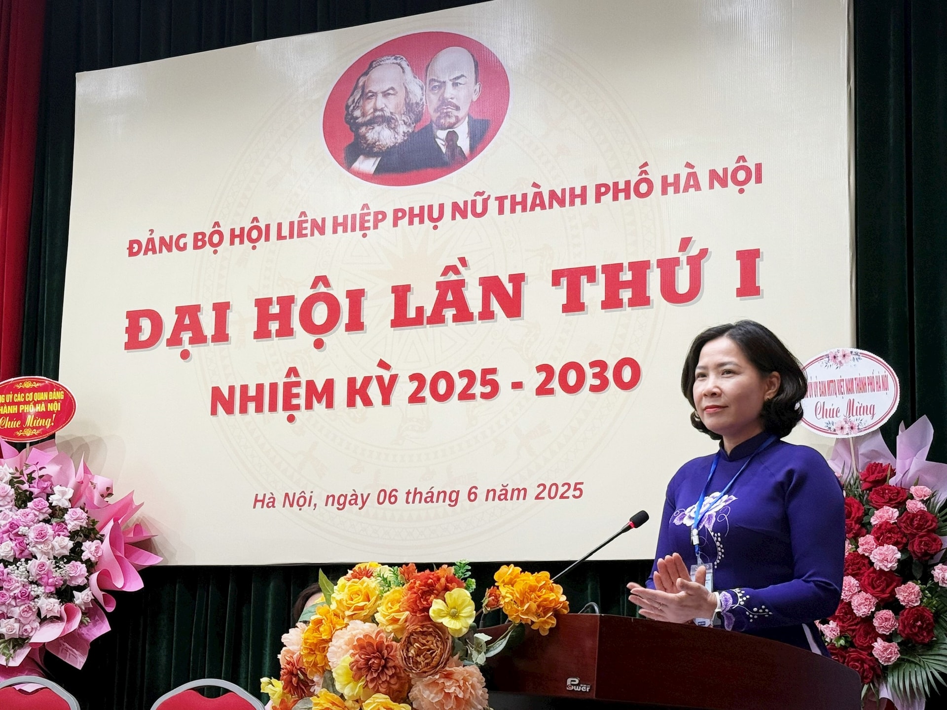 Bi thư Đảng ủy (nhiệm kỳ 2020-2025), Chủ tịch Hội LHPN thành phố Hà Nội phát biểu khai mạc Hội nghị. Ảnh: MT