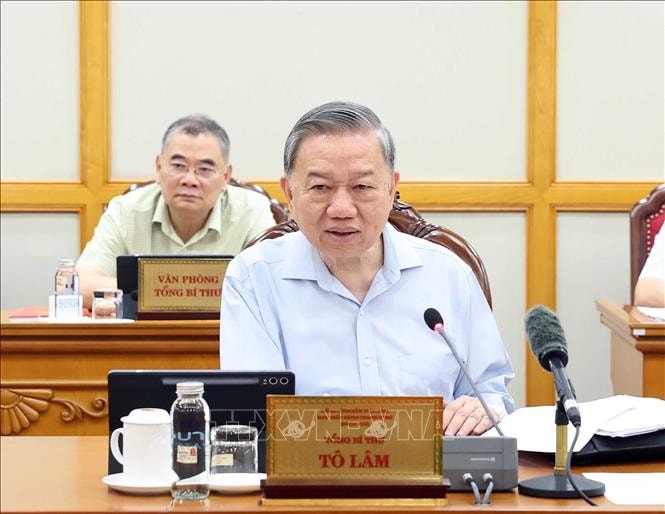 n-do-thuc-hien-cac-nghi-quyet-ket-luan-cua-trung-uong-bo-chinh-tri-ve-sap-xep-to-chuc-bo-may-va-don-vi-hanh-chinh.-anh-ttxvn.jpg