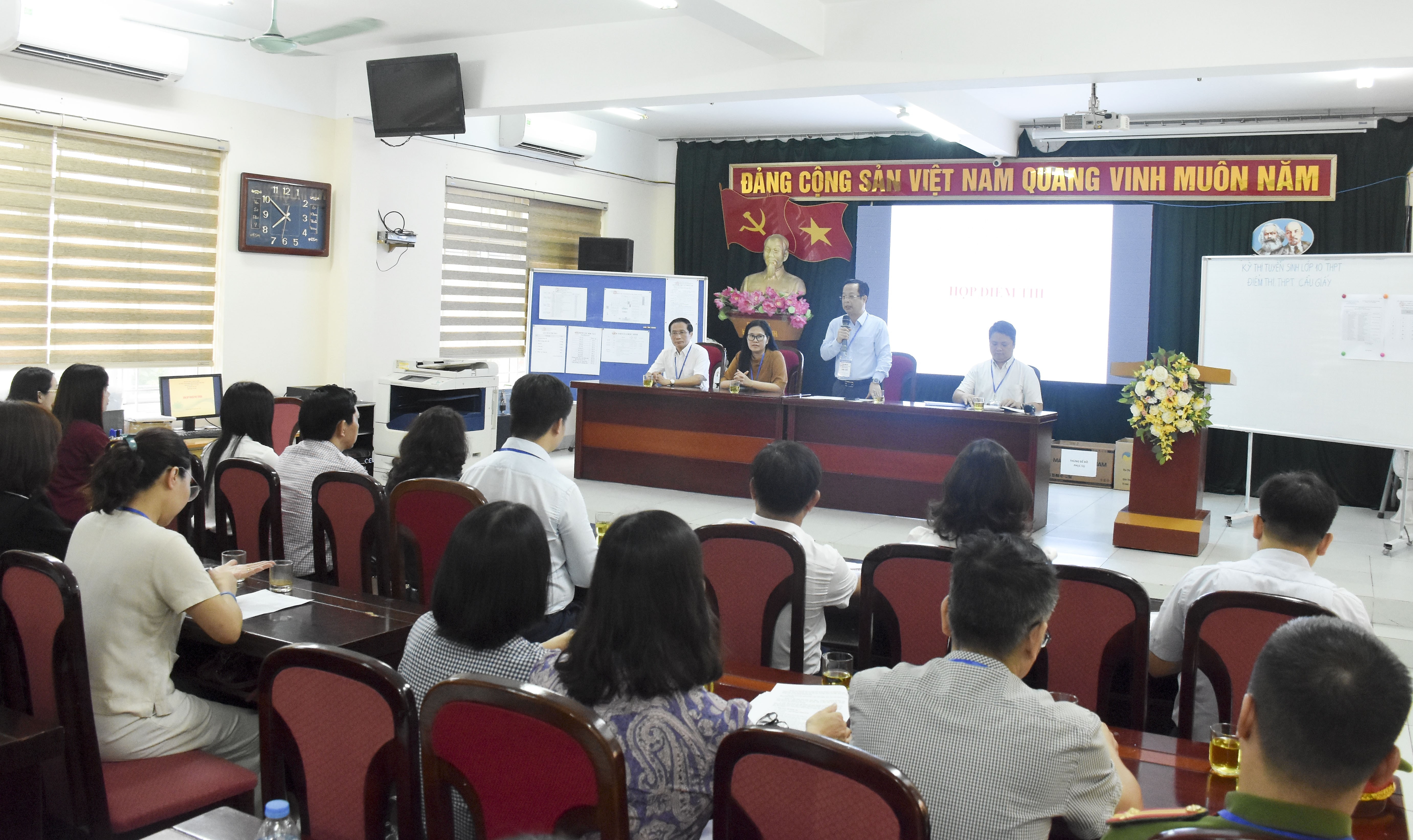 Gần 103.000 thí sinh Hà Nội làm thủ tục dự thi vào lớp 10 công lập