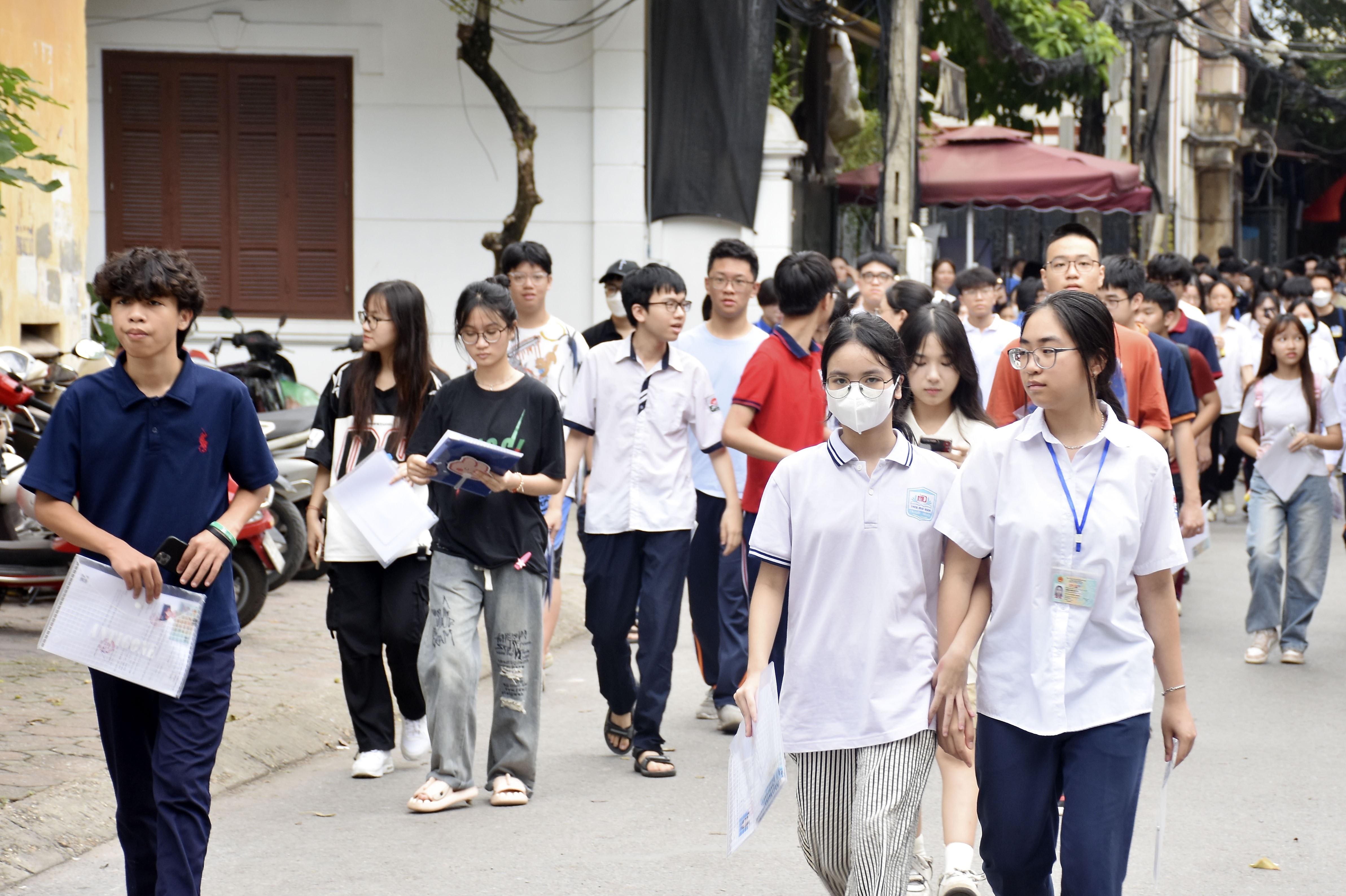 Gần 103.000 thí sinh Hà Nội làm thủ tục dự thi vào lớp 10 công lập