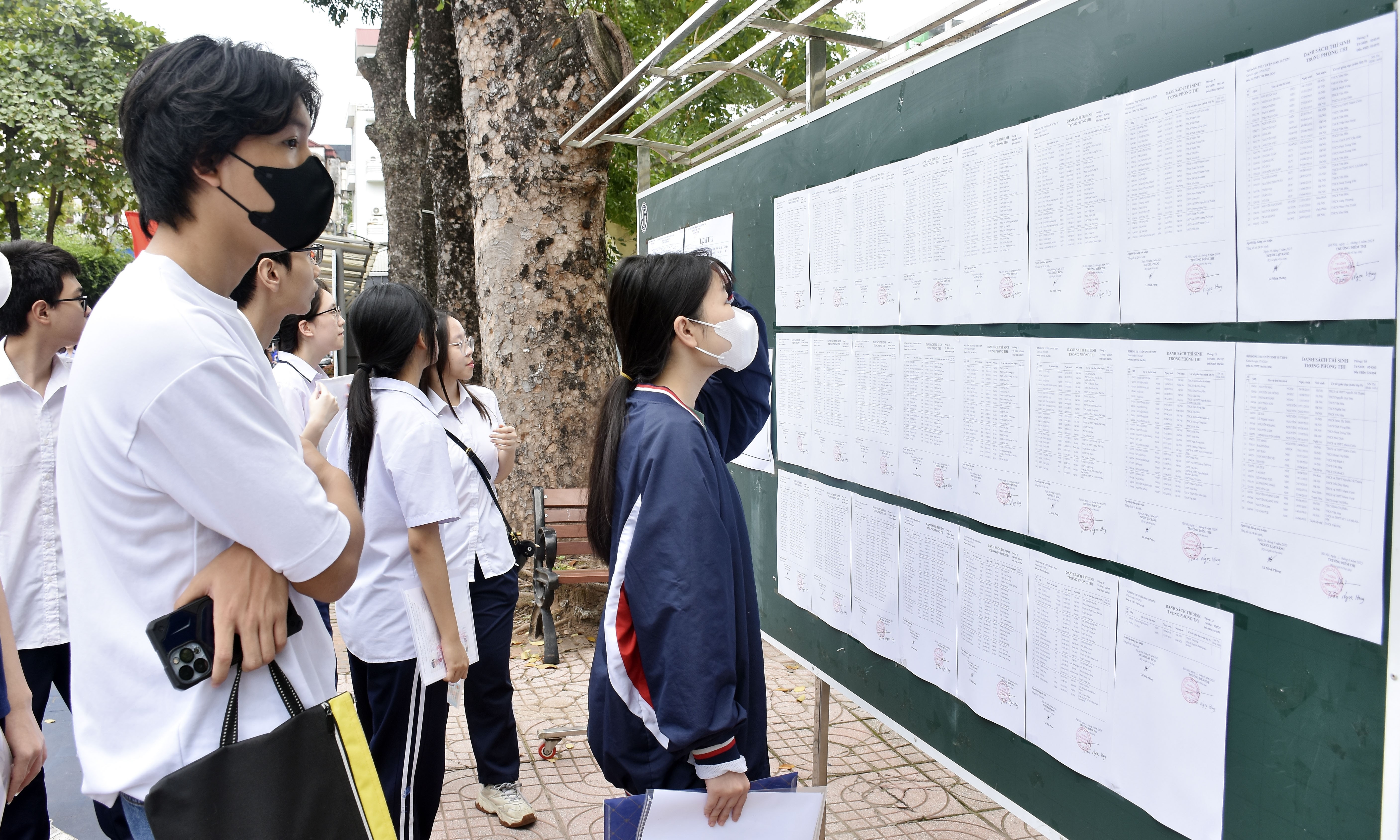 Gần 103.000 thí sinh Hà Nội làm thủ tục dự thi vào lớp 10 công lập
