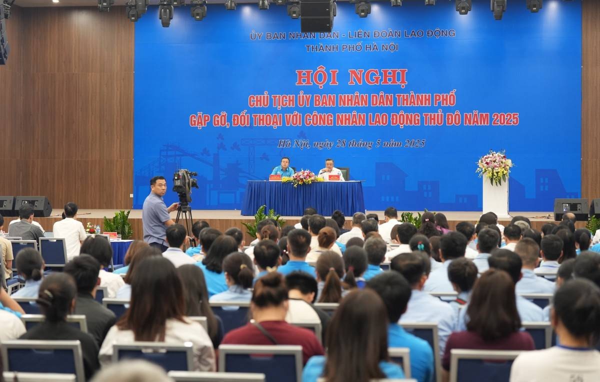 TRỰC TUYẾN: Chủ tịch UBND thành phố Hà Nội lắng nghe, giải quyết nguyện vọng của công nhân lao động