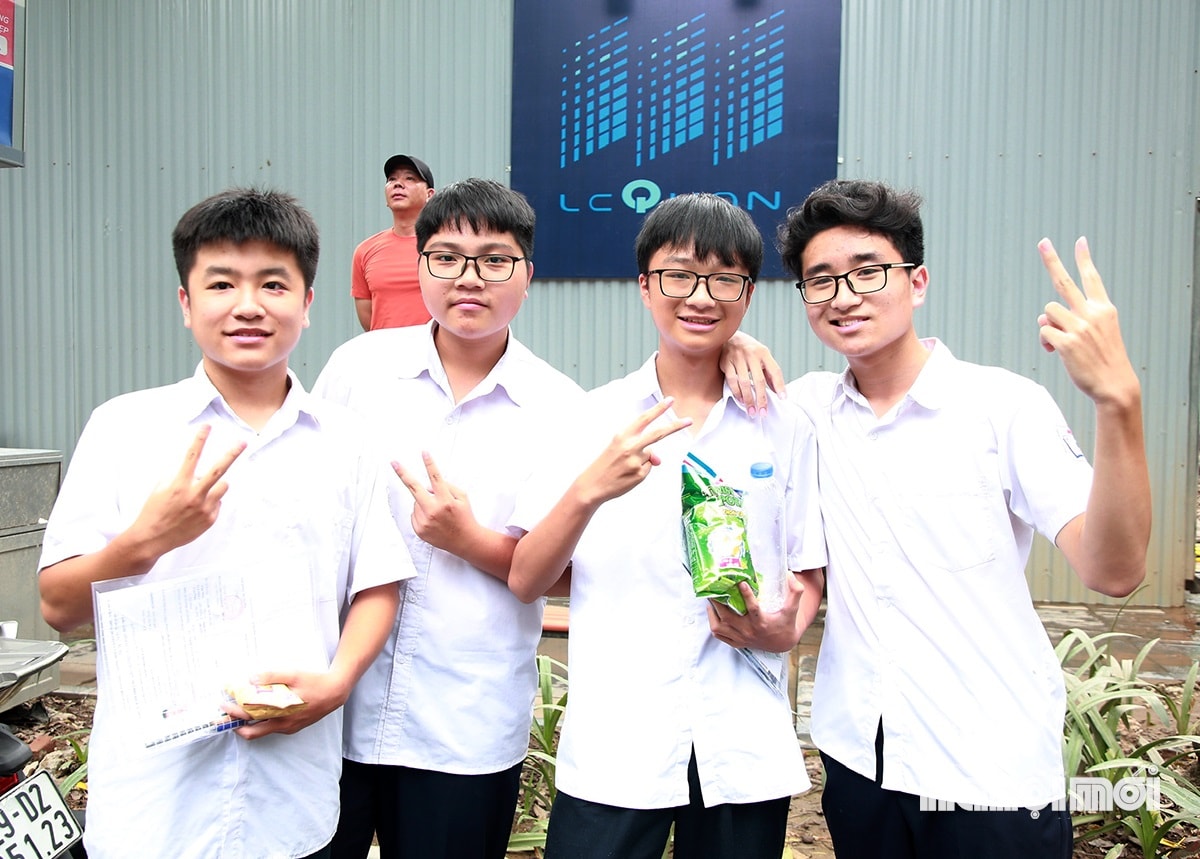 W_hoan-thanh-bai-thi-mon-ngu-van-12.jpg