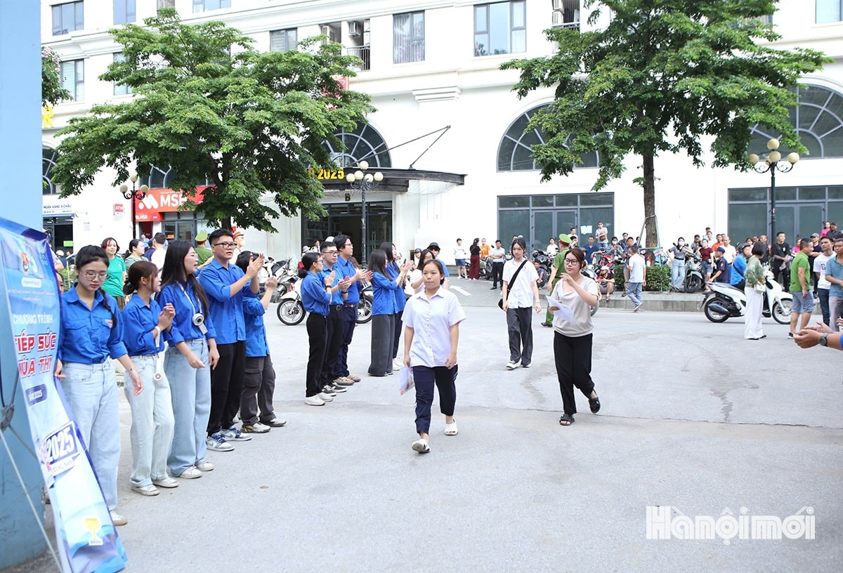 W_thi-mon-ngu-van-10.jpg