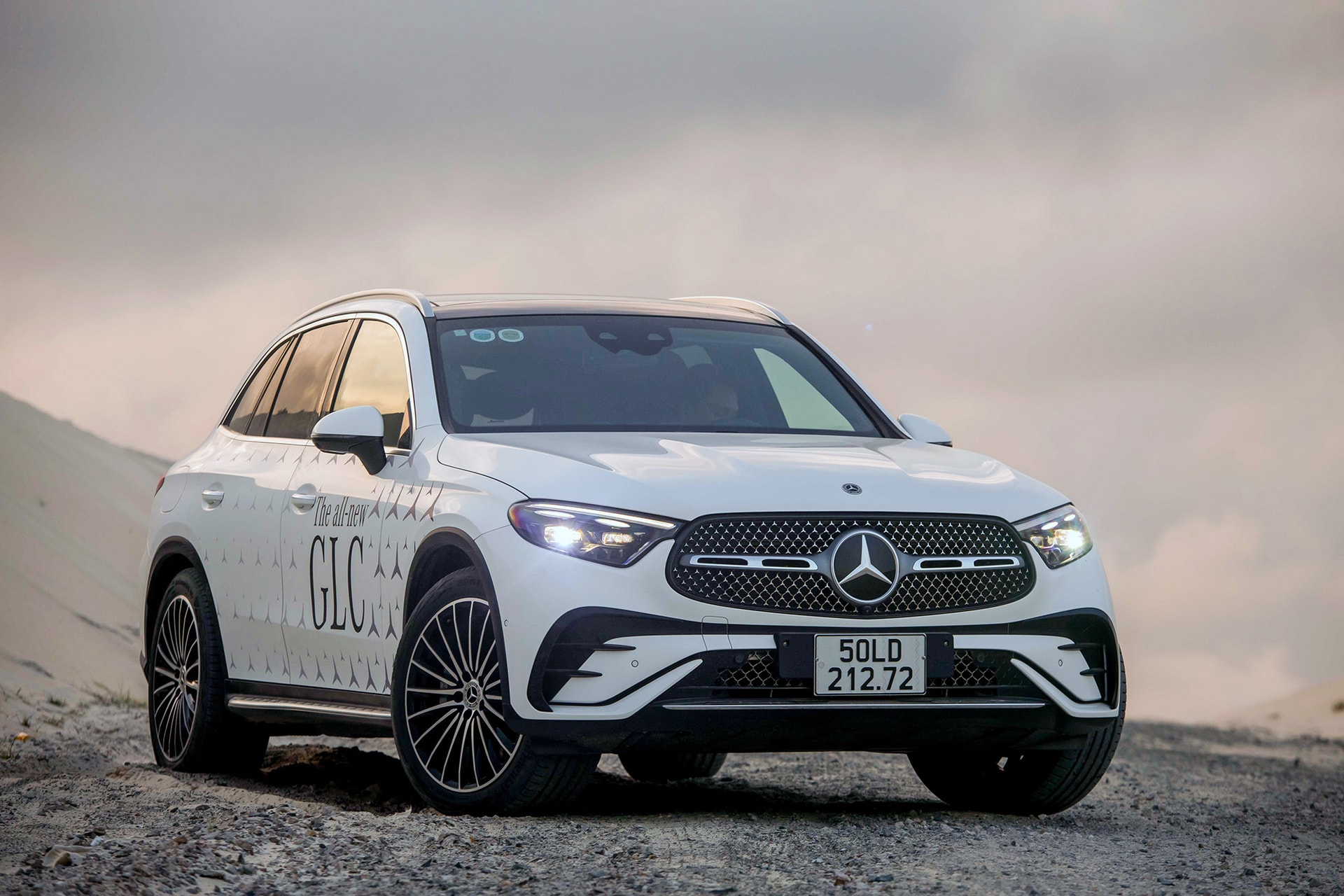 mercedesr-benz-glc-tour1_207.jpg
