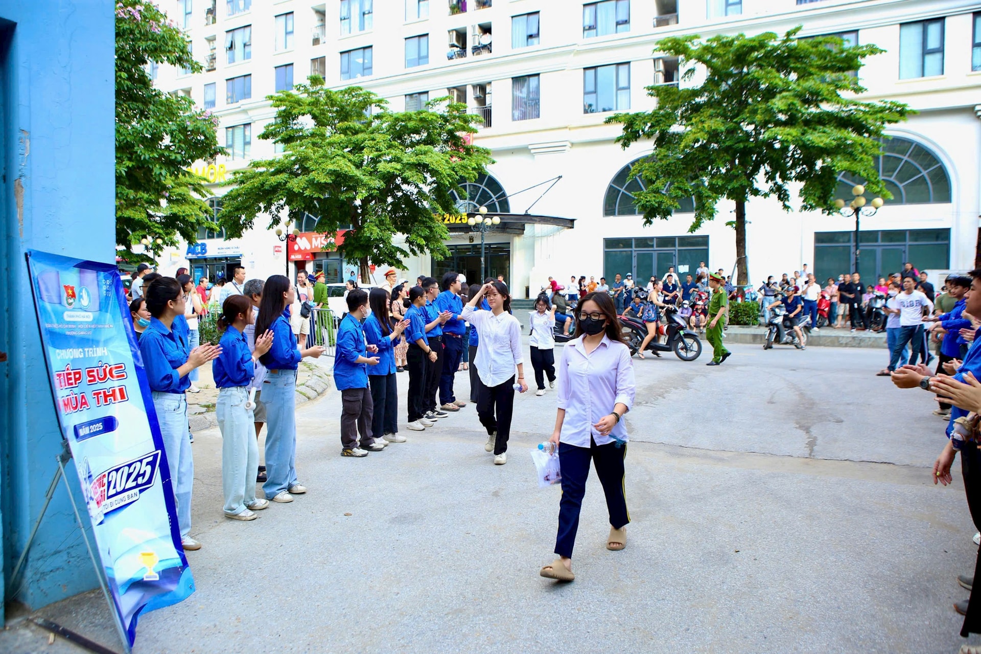 0706-thpt-nguyen-trai-mon-ngu-van-1.jpg