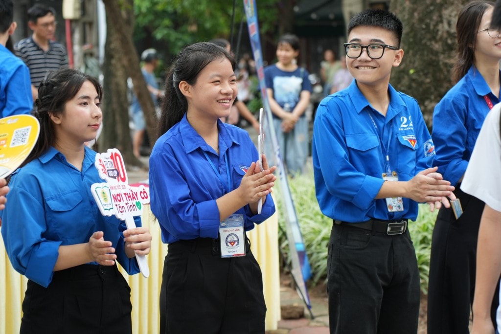 Sự động viên tinh thần từ các tình nguyện viên