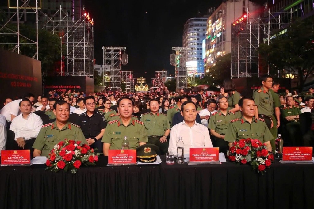 Đại tướng Lương Tam Quang, Ủy viên Bộ Chính trị, Bí thư Đảng ủy Công an Trung ương, Bộ trưởng Bộ Công an cùng các đại biểu tham dự chương trình