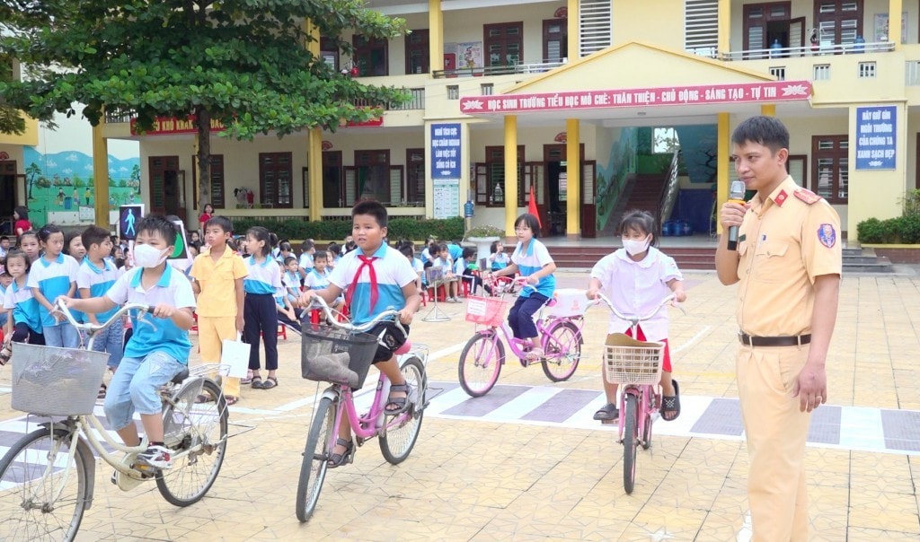 Bài 4: Gieo ý thức giao thông từ lớp học, tới cộng đồng