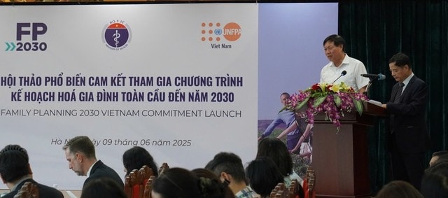 Thứ trưởng thường trực Bộ Y tế Đỗ Xuân Tuyên phát biểu tại Hội thảo phổ biến Cam kết tham gia chương trình kế hoạch hóa gia đình toàn cầu đến năm 2030 (FP2030). Ảnh: Bộ Y tế