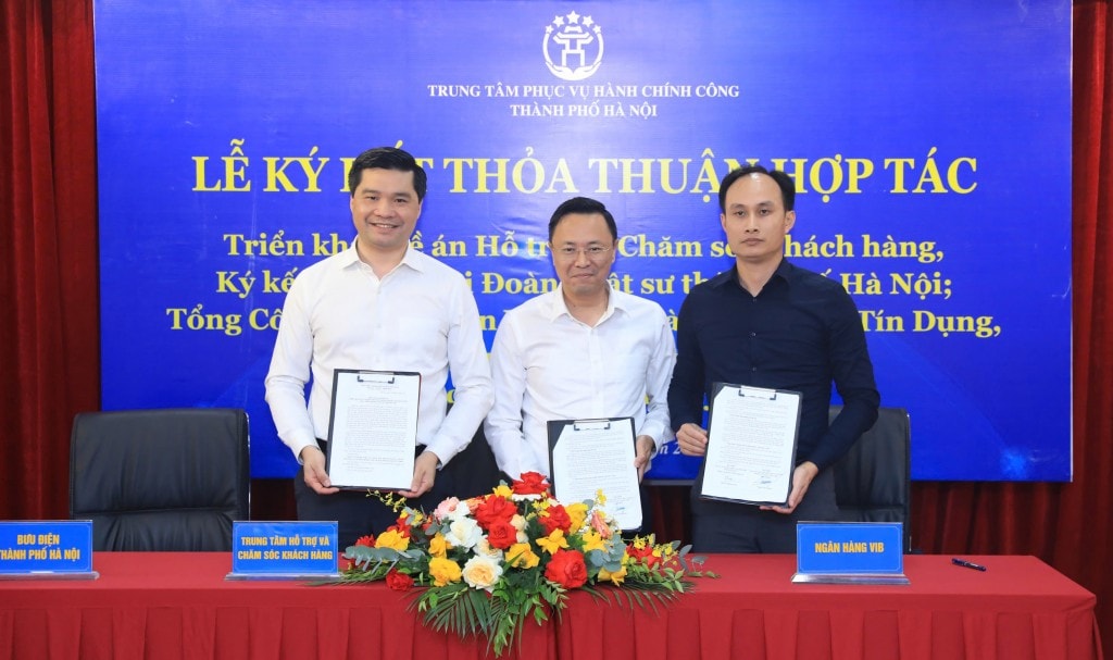 Trung tâm Phục vụ Hành chính công TP, Bưu điện TP Hà Nội và các tổ chức tín dung, ngân hàng ký kết thỏa thuận hợp tác ba bên