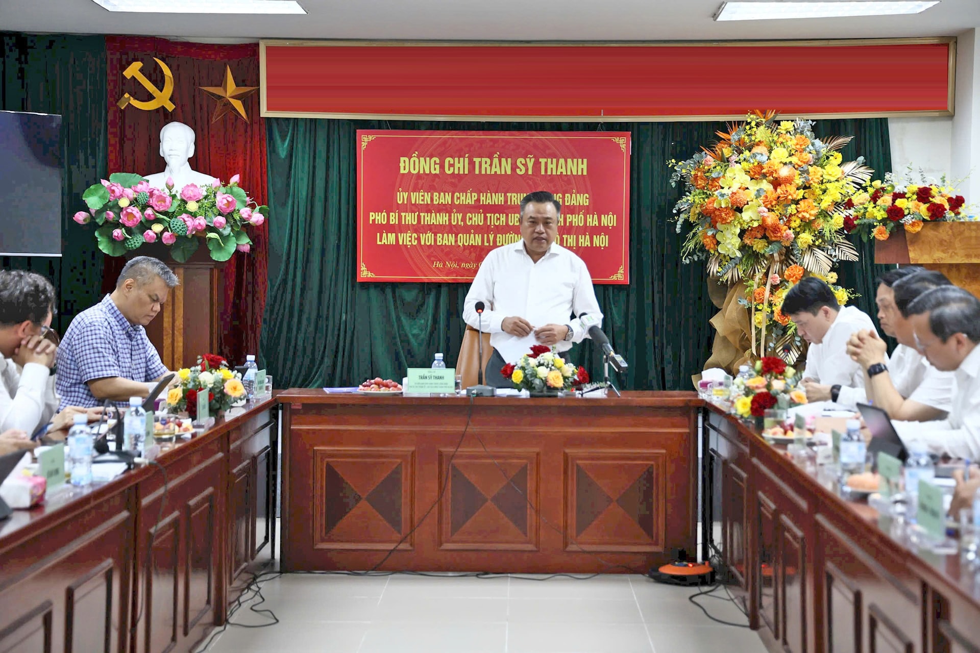 chu-tich-ubnd-thanh-pho-ha-noi-tran-sy-thanh-phat-bieu-tai-buoi-lam-viec-voi-ban-quan-ly-duong-sat-do-thi-ha-noi.-anh-tuan-luong.jpg