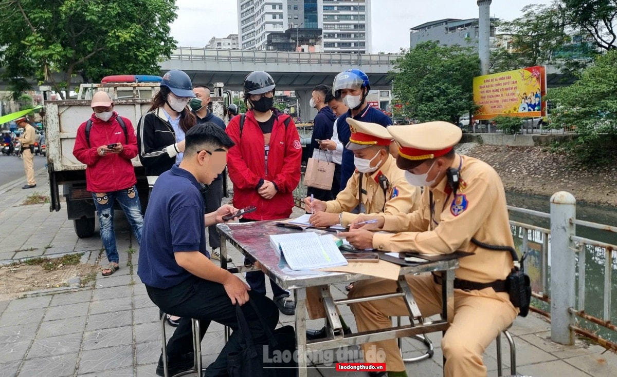 Trong nửa tháng xử phạt hơn 500 trường hợp vi phạm giao thông