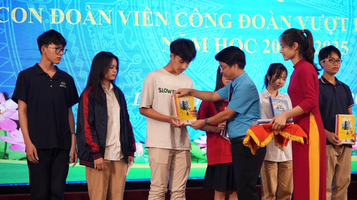 LĐLĐ quận Long Biên: Biểu dương 97 gia đình công nhân, viên chức, lao động tiêu biểu năm 2025