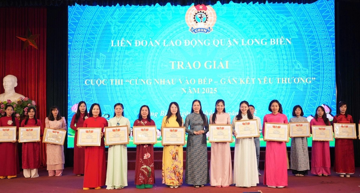 LĐLĐ quận Long Biên: Biểu dương 97 gia đình công nhân, viên chức, lao động tiêu biểu năm 2025