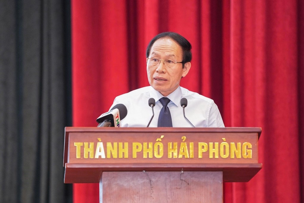 Đồng chí Bí thư Thành ủy Lê Tiến Châu phát biểu tại cuộc gặp mặt.
