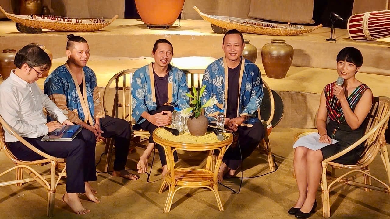 សិល្បករ-gom-show.jpg