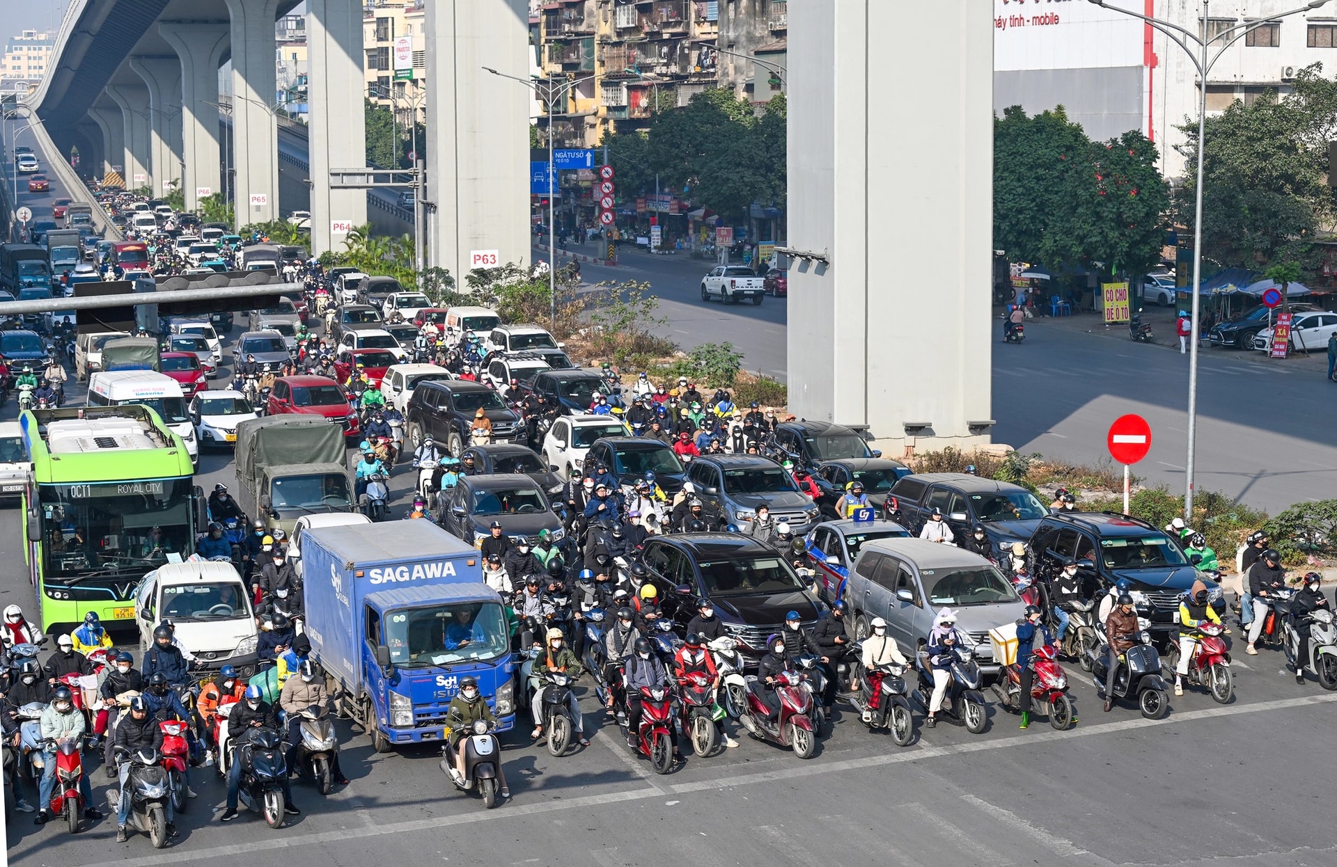 viec-cam-xe-may-tai-cac-quan-noi-thanh-vao-nam-2030-se-giam-un-tac-giao-thong-va-o-nhiem-moi-truong-tren-dia-ban-thanh-pho-ha-noi.-anh-giang-huy.jpg