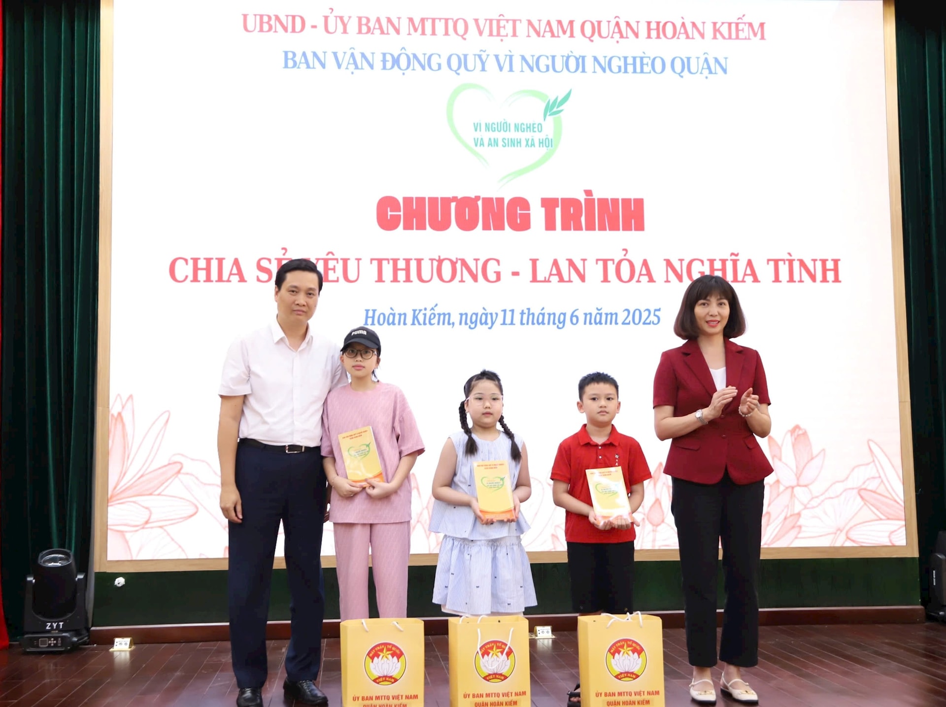 hk-a-khanh-trao-.jpg
