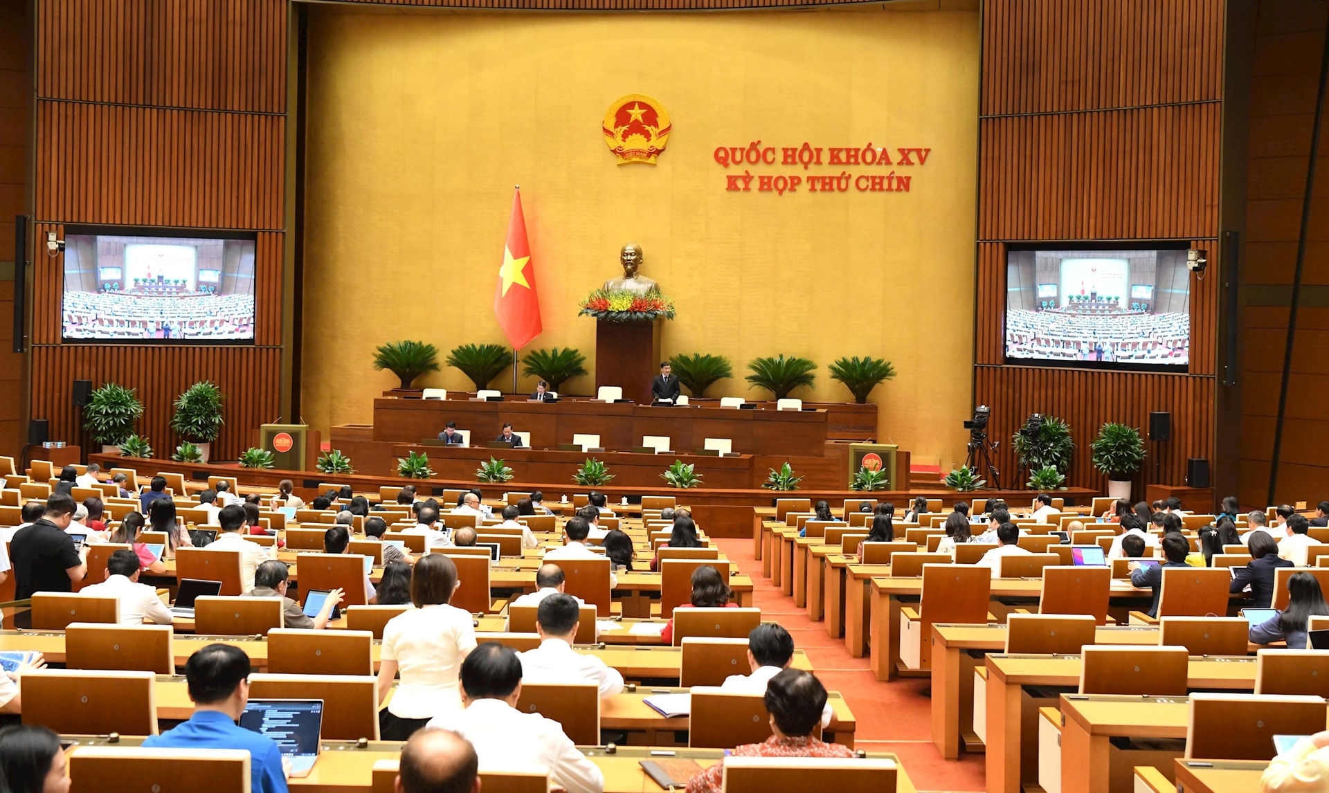 quang-canh-phien-hop-chieu-12.6-1.jpg