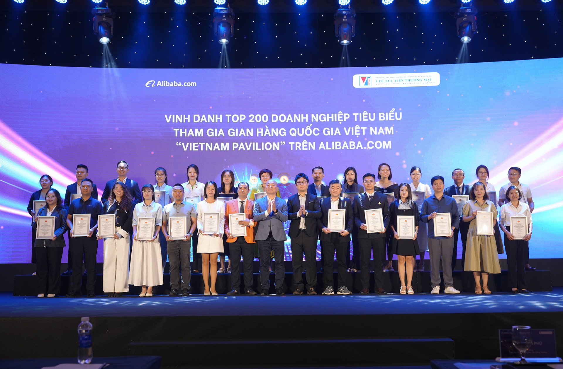 200-doanh-nghiep-tieu-bieu-tham-du-gian-hang-quoc-gia-viet-nam-giai-doan-2025-2026.jpg