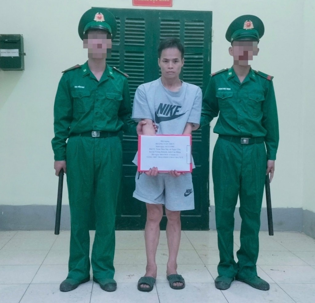 Đối tượng Hoàng Văn Thủy bị đồn Biên phòng Ngọc Côn (Cao Bằng) bắt giữ