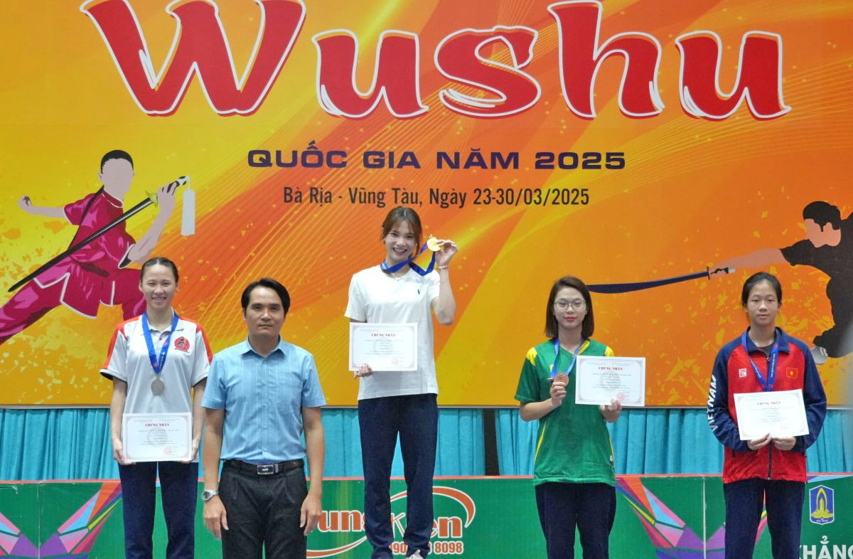 van-dong-vien-chu-thi-lan-chinh-doan-ha-noi-gianh-huy-chuong-vang-hang-52kg-tai-giai-vo-dich-wushu-quoc-gia-2025.-anh-thanh-an.jpg