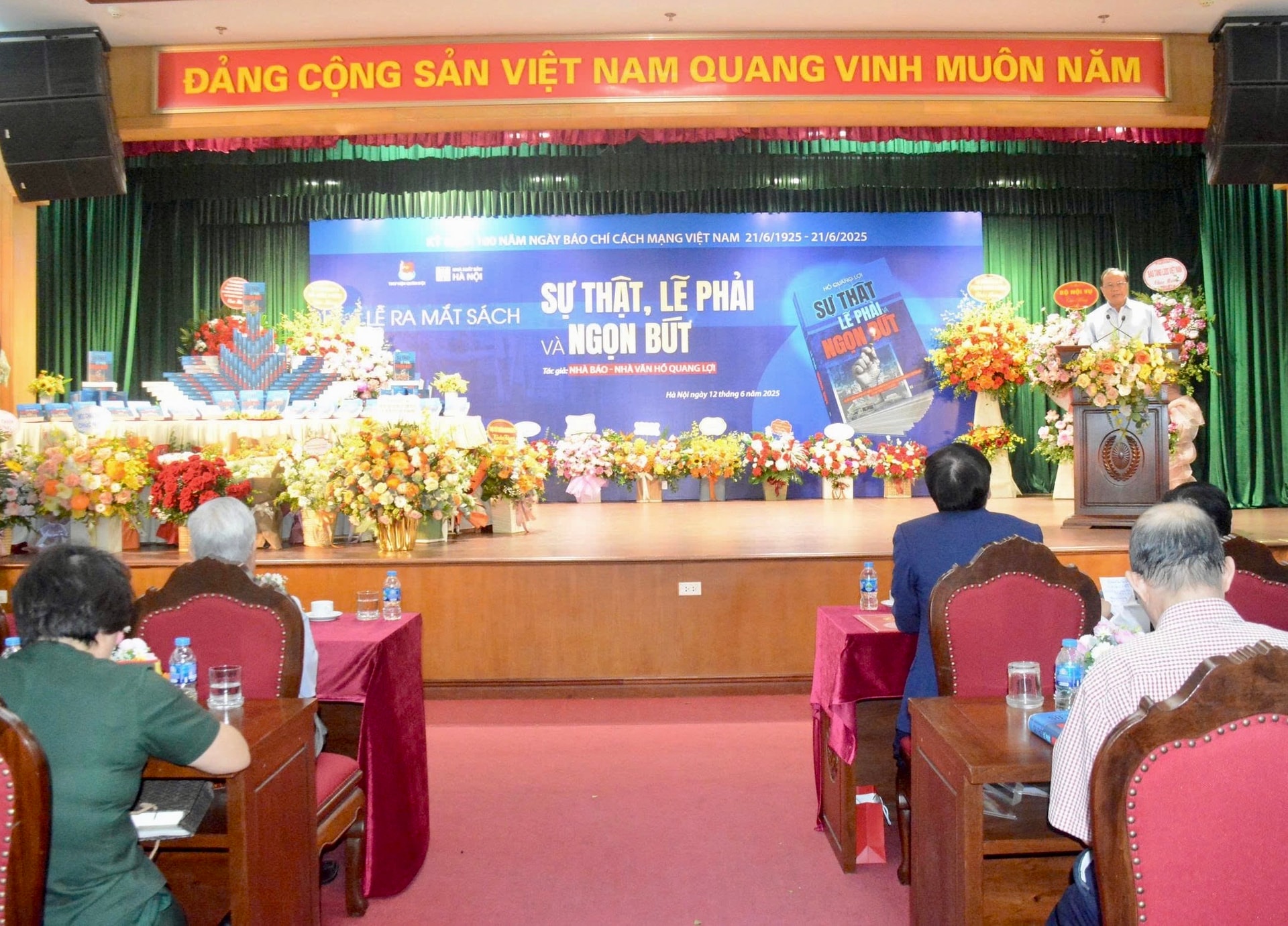 quang-canh-su-that-le-phai.jpg