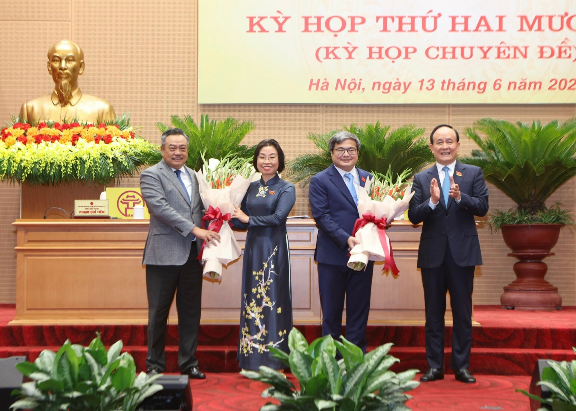 Hà Nội có thêm Phó Chủ tịch HĐND, Phó Chủ tịch UBND thành phố