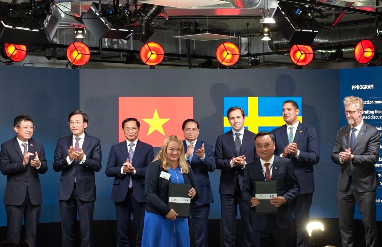 2.-viec-hop-tac-lien-danh-giua-vietnam-airlines-va-scandinavian-airlines-mo-ra-co-hoi-de-viet-nam-tang-cuong-hien-dien-tai-bac-au-dong-thoi-thuc-day-trao-doi-kinh-te-thuong-mai-va-dau-.jpg