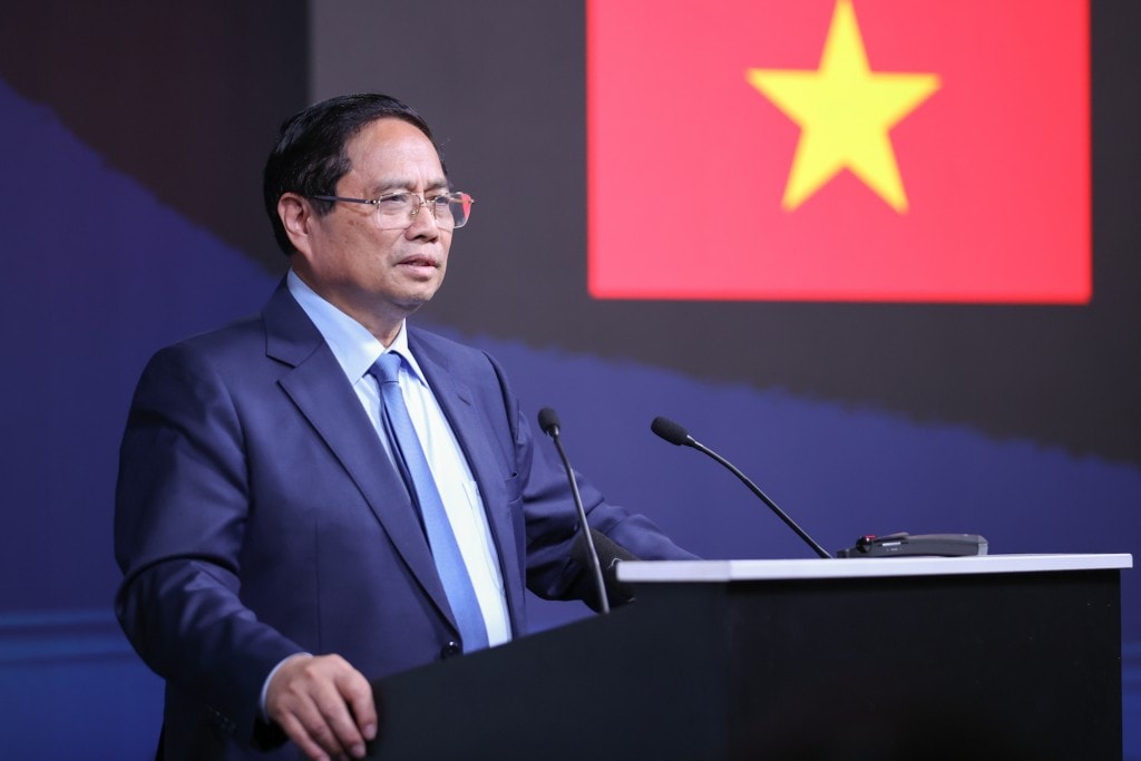 Thủ tướng nhấn mạnh, cần truyền cảm hứng, tạo động lực cho các doanh nghiệp để cùng hai Chính phủ làm mới những động lực đã có và thúc đẩy những động lực mới. Dư địa hợp tác còn rất lớn, các doanh nghiệp hai nước phải tiên phong khai thác - Ảnh: VGP/Nhật Bắc