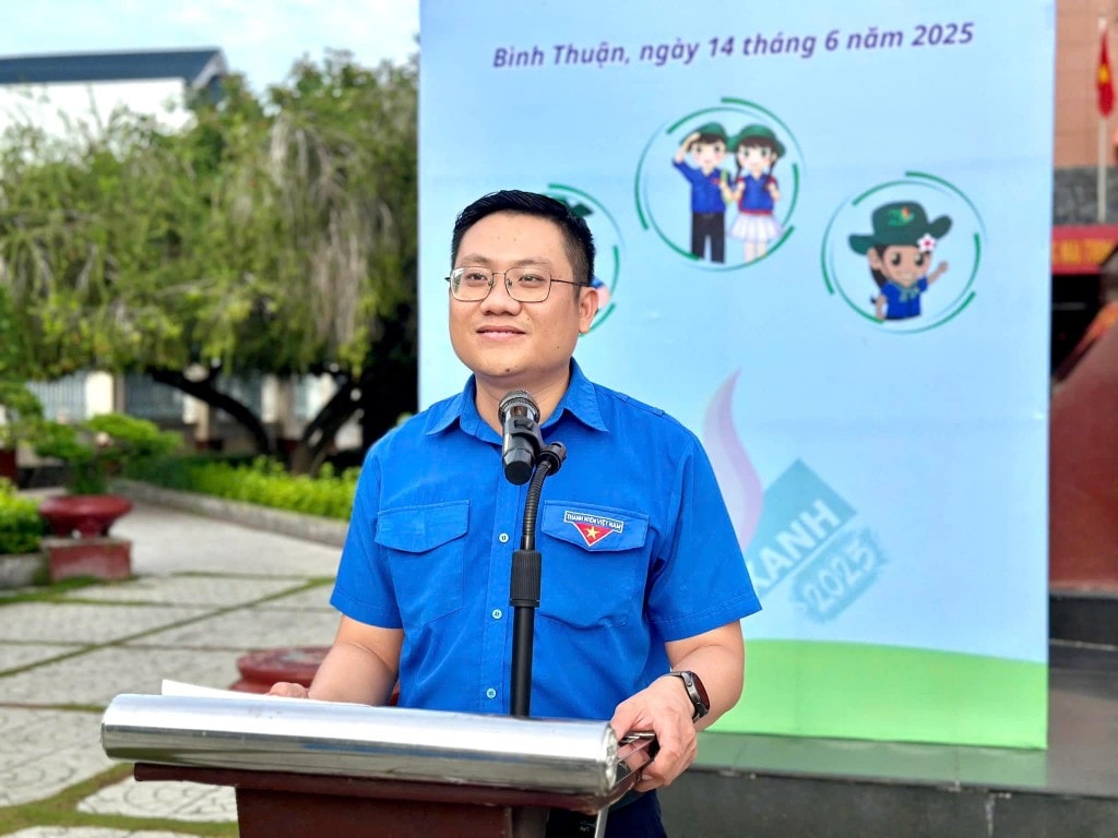 Đồng chí Đoàn Minh Tâm – Phó Bí thư Tỉnh đoàn Bình Thuận phát biểu tại lễ ra quân Đồng chí Đoàn Minh Tâm – Phó Bí thư Tỉnh đoàn Bình Thuận phát biểu tại lễ ra quân