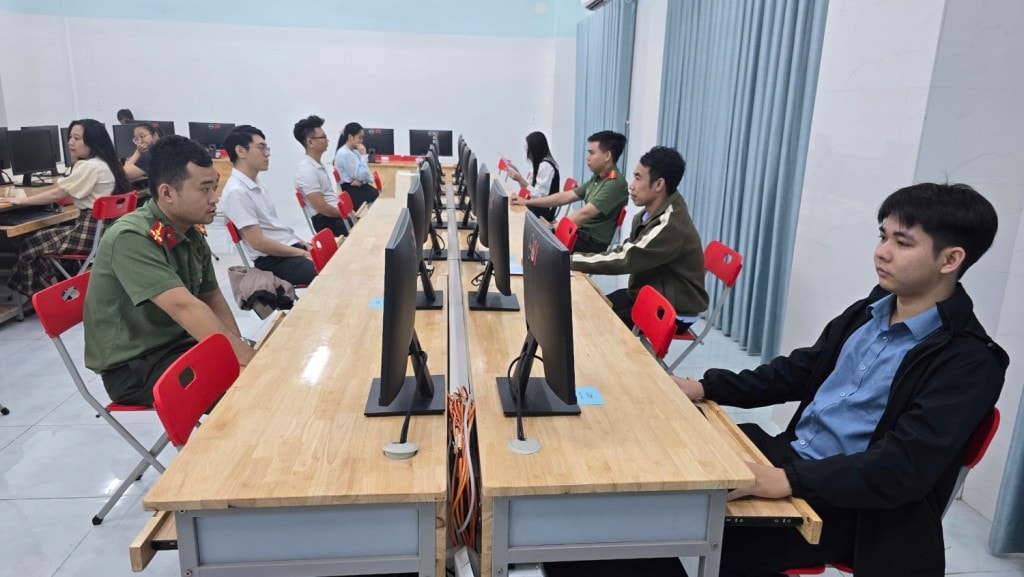 33 cán bộ, công chức, viên chức trẻ (dưới 35 tuổi) từ các cơ quan, đơn vị sự nghiệp công lập trên địa bàn tỉnh Phú Yên tham gia Hội thi Tin học năm 2025.