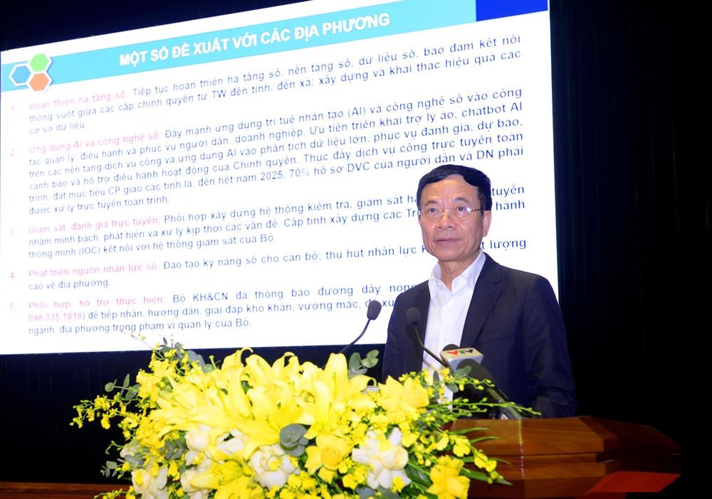 Bộ trưởng Bộ Khoa học và Công nghệ (KHCN) Nguyễn Mạnh Hùng giới thiệu chuyên đề về lĩnh vực Khoa học công nghệ. Ảnh: Nguyên Anh 