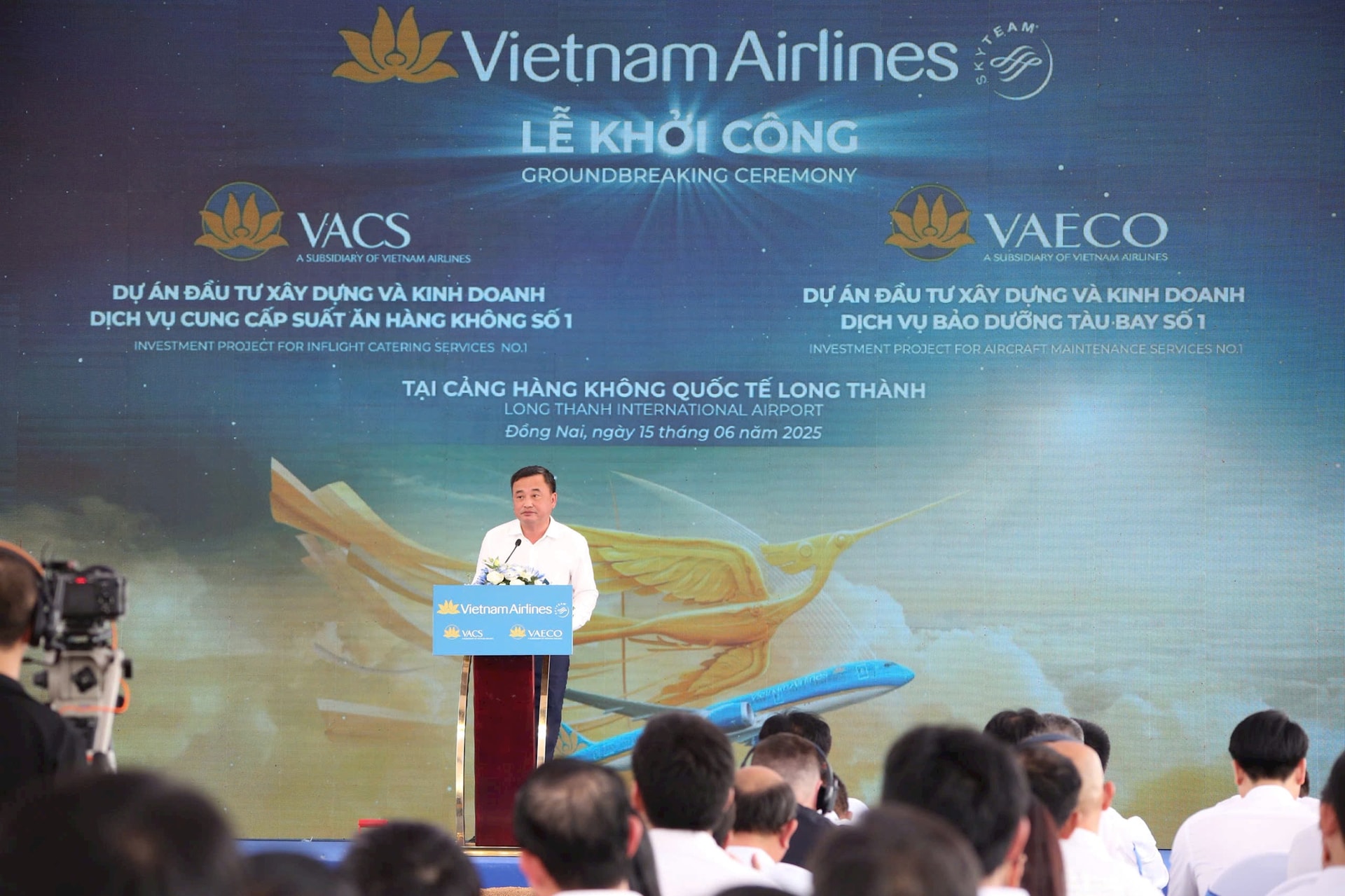2.-ptgd-vietnam-airlines-le-duc-canh-cam-ket-se-taapj-trung-moi-nguon-luc-de-trien-khai-nhanh-chong-va-kip-thoi-cac-du-an-tai-san-bay-long-thanh.jpg