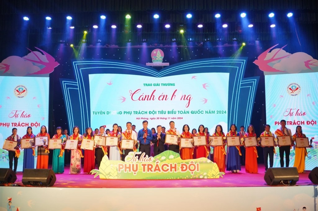 Lễ trao Giải thưởng Cánh én hồng năm 2024