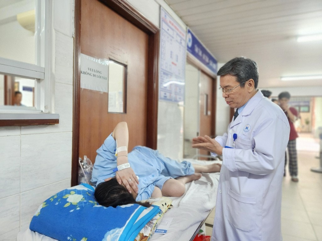 PGS.TS.BS Nguyễn Bách, Trưởng khoa Thận Nhân tạo, Bệnh viện Thống Nhất.