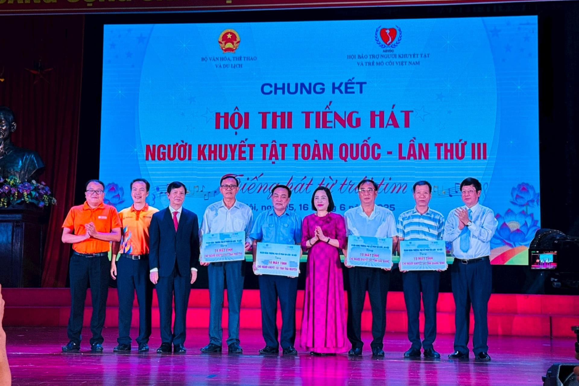 tang-40-may-tinh.jpg