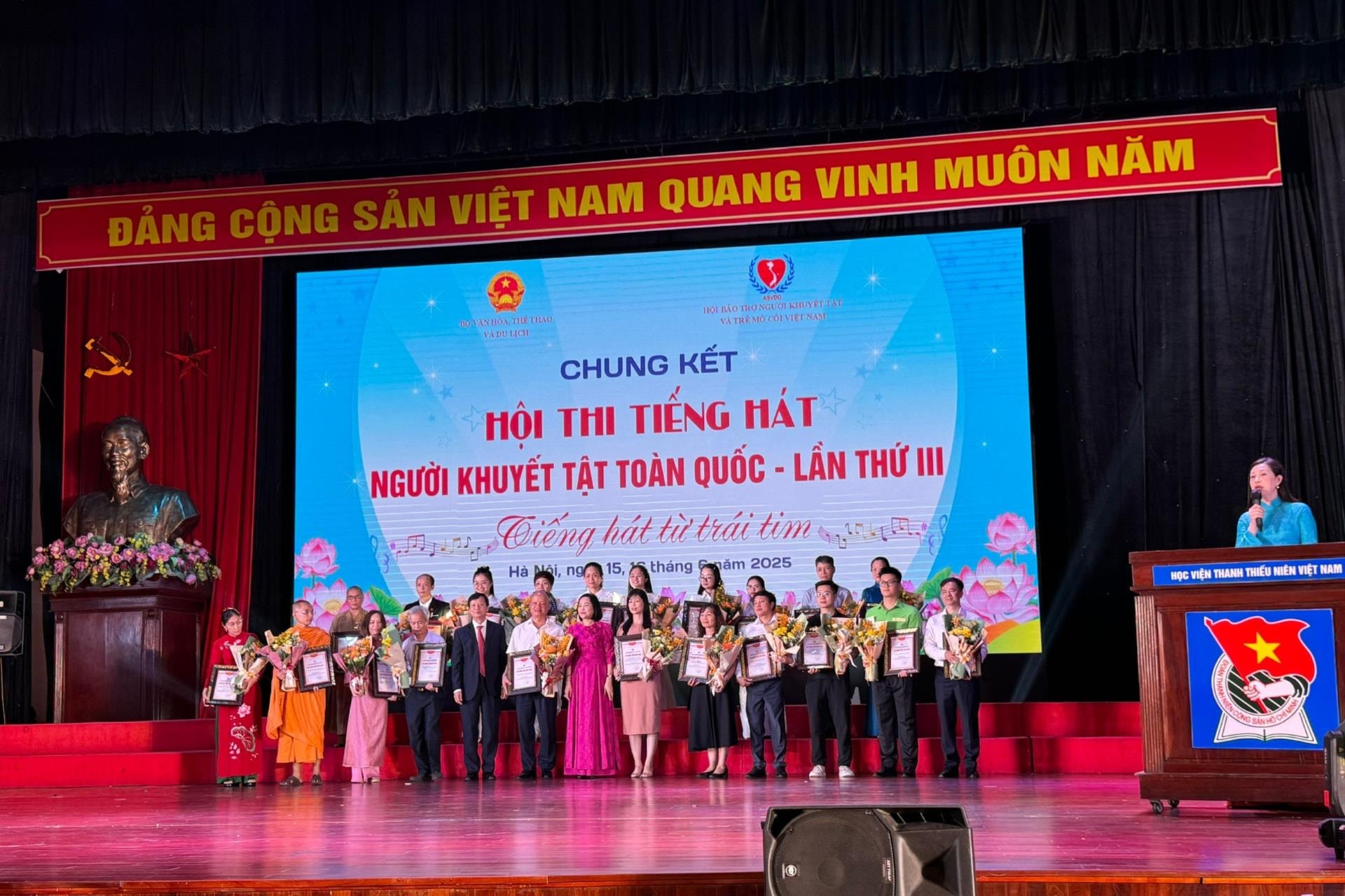 vinh-danh-nha-tai-tro.jpg
